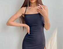 Трикотажное платье со шнуровкой на спинке и вырезом на ножке  | PUSHKA SHOP