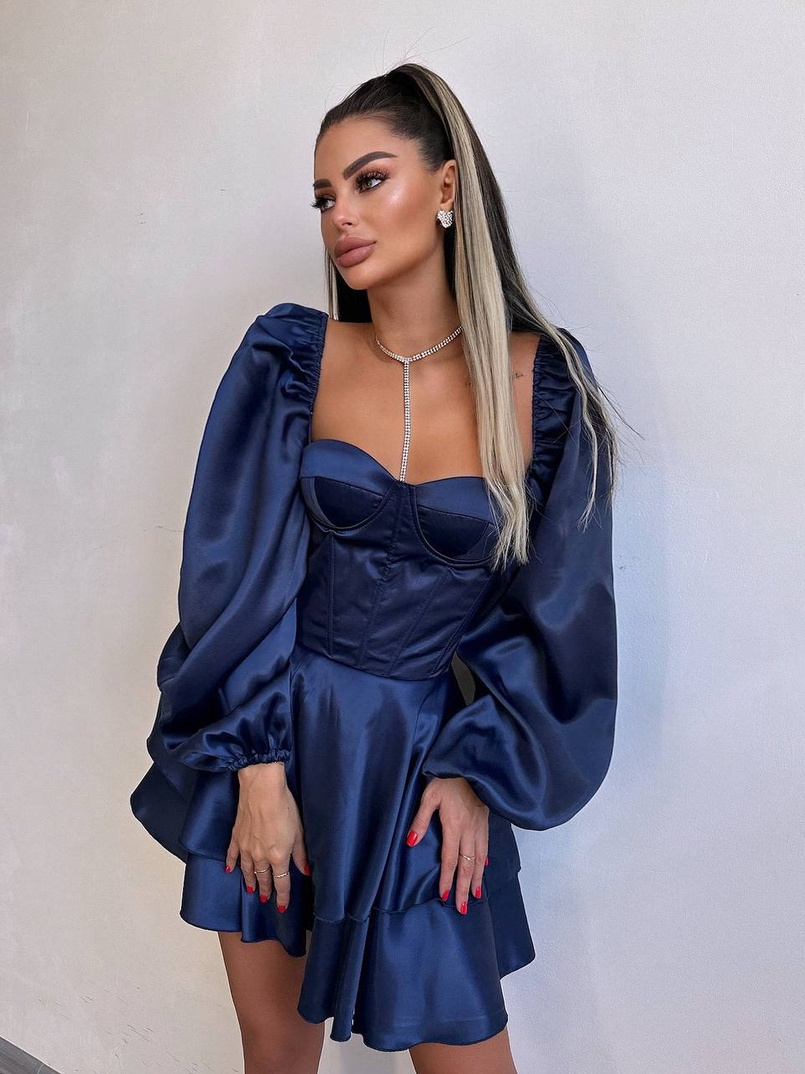 Атласна корсетна сукня бюстьє з пишною подвійною спідницею та об‘ємними рукавами Атласна корсетна сукня бюстьє з пишною подвійною спідницею та об‘ємними рукавами | PUSHKA SHOP