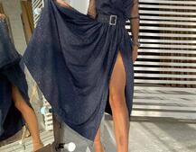 Блискуча сукня-міді із запахом на грудях і розрізом на спідниці з широким поясом Блискуча сукня-міді із запахом на грудях і розрізом на спідниці з широким поясом | PUSHKA SHOP