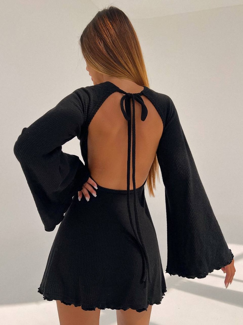 Трикотажна сукня міні з розкльошеними рукавами та відкритою спиною | PUSHKA SHOP