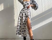 Цветочное платье-миди со шнуровкой на спинке и разрезом на ножке  Цветочное платье-миди со шнуровкой на спинке и разрезом на ножке  | PUSHKA SHOP