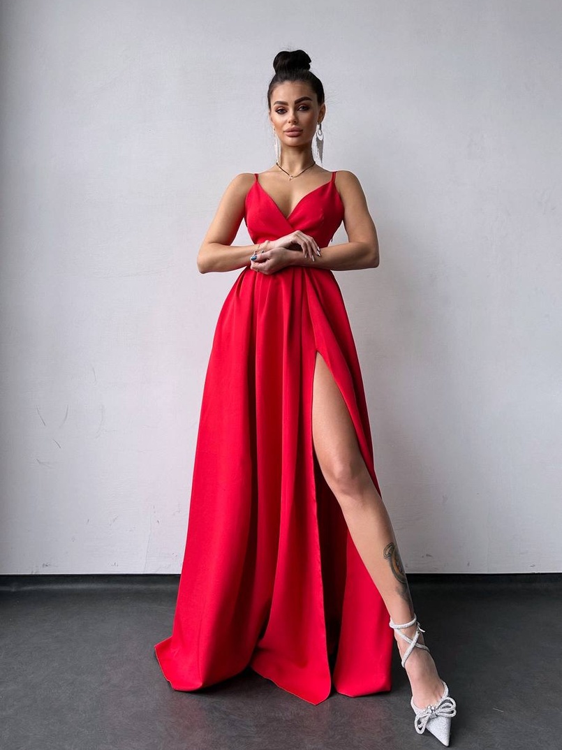 Сукня максі на тонких бретелях з розрізом на спідниці  | PUSHKA SHOP