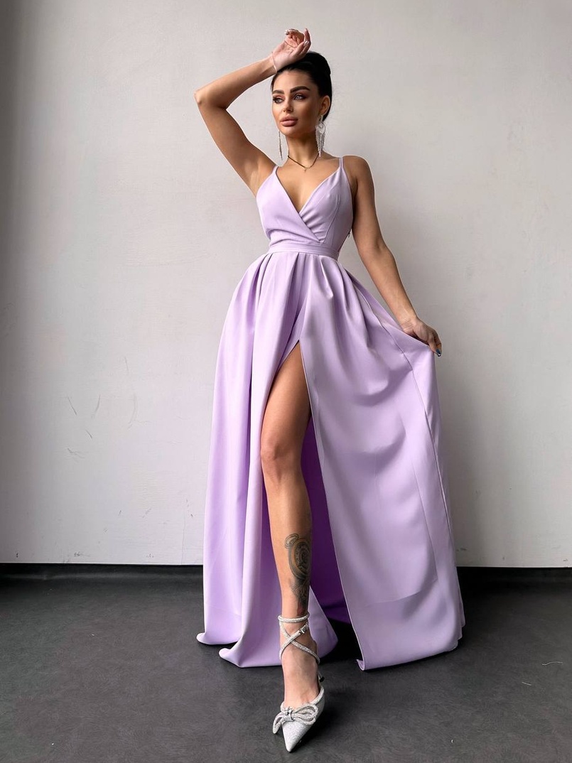 Сукня максі на тонких бретелях з розрізом на спідниці Сукня максі на тонких бретелях з розрізом на спідниці | PUSHKA SHOP