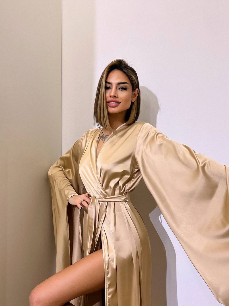 Шовковий халатик із розкльошеними рукавами Шовковий халатик із розкльошеними рукавами | PUSHKA SHOP