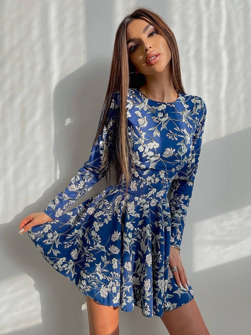 Приталенное платье с открытой спинкой в цветочный принт  | PUSHKA SHOP