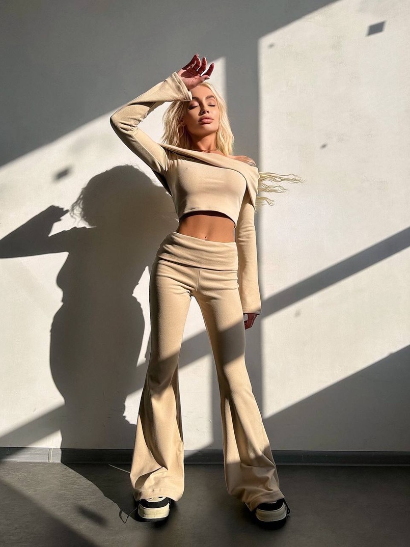 Трикотажний комплект: топ із хомутом + штани кльош | PUSHKA SHOP