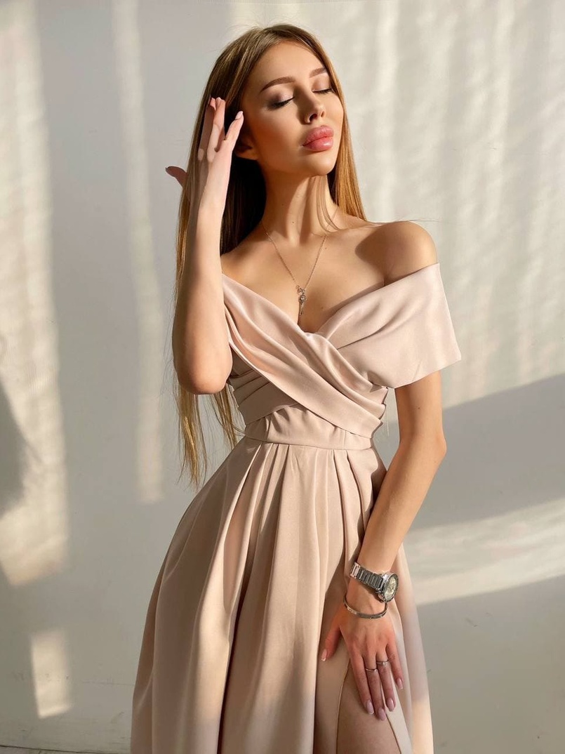 Платье-макси с разрезом | PUSHKA SHOP