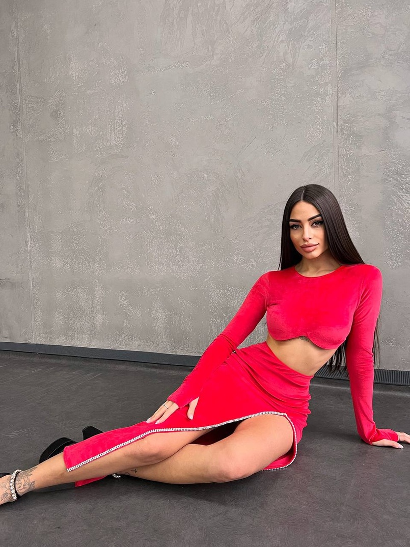 Оксамитовий комплект: топ із чашками push up+ спідниця, декорована стразами Прикраса пришита, ручна робота. Оксамитовий комплект: топ із чашками push up+ спідниця, декорована стразами Прикраса пришита, ручна робота. | PUSHKA SHOP