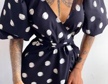 Платье миди в горох с запахом и объемными рукавами  Платье миди в горох с запахом и объемными рукавами  | PUSHKA SHOP