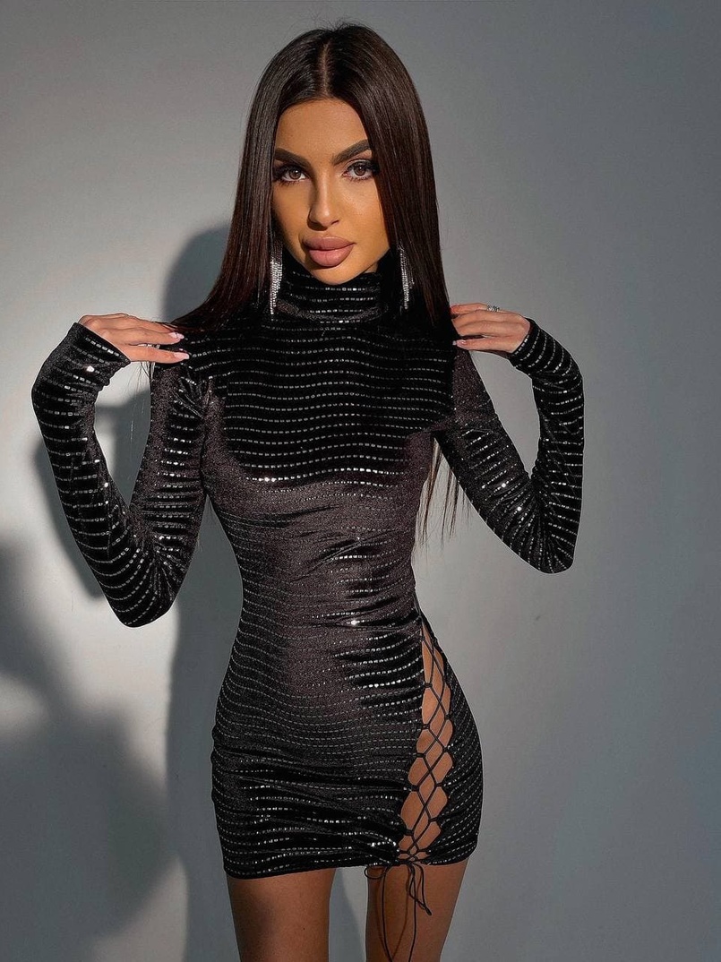 Оксамитова сукня-гольф зі шнурівкою Шнурівкою можна регулювати ширину вирізу | PUSHKA SHOP