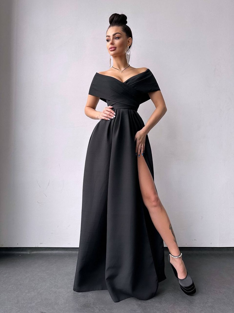 Сукня максі  з відкритими плечима та розрізом на спідниці Сукня максі  з відкритими плечима та розрізом на спідниці | PUSHKA SHOP