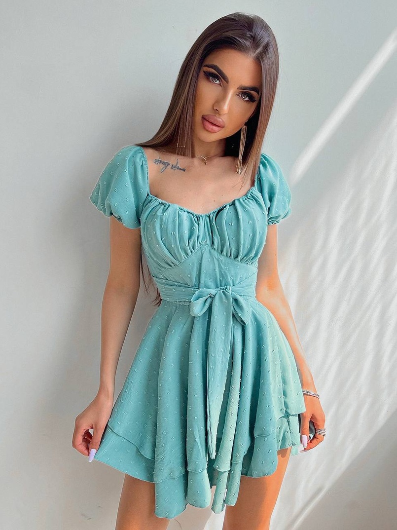 Платье со сборкой на груди и пышной юбкой Платье со сборкой на груди и пышной юбкой | PUSHKA SHOP