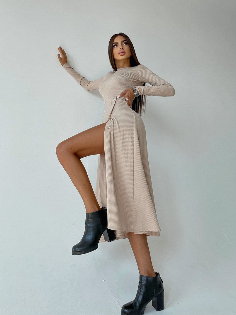 Трикотажное платье миди с разрезом Трикотажное платье миди с разрезом | PUSHKA SHOP