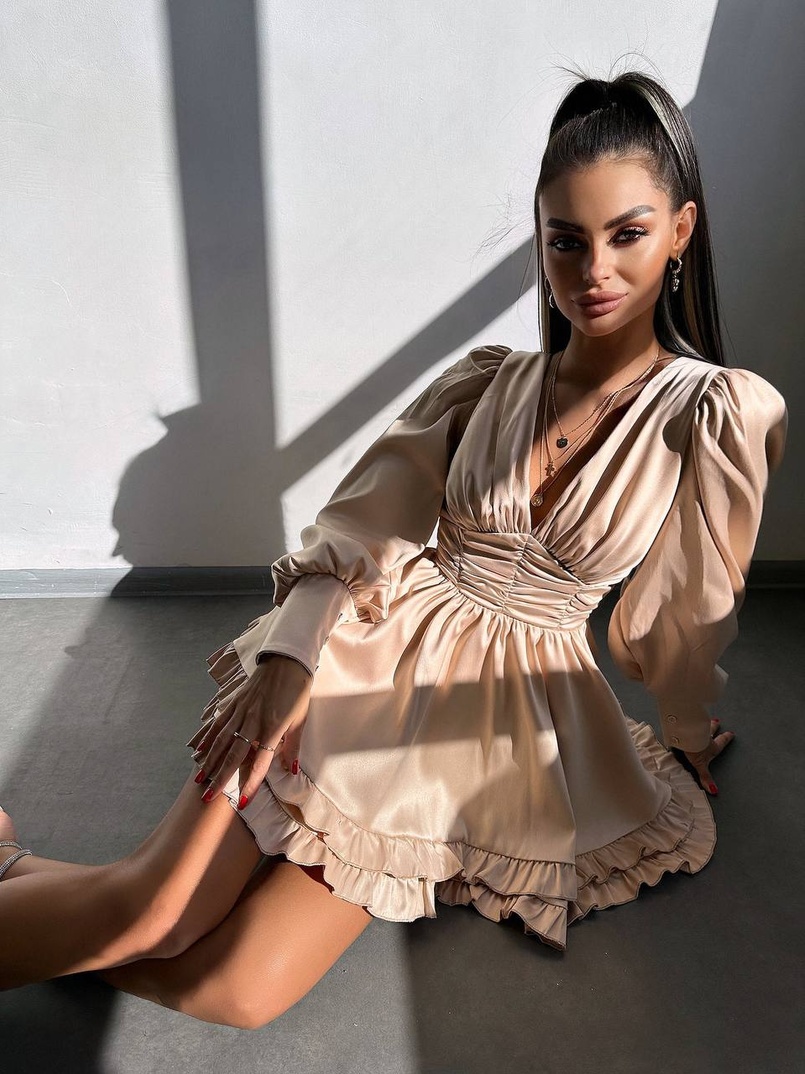 Атласна сукня з пишною подвійною спідницею та об‘ємними рукавами Атласна сукня з пишною подвійною спідницею та об‘ємними рукавами | PUSHKA SHOP