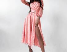 Платье миди с запахом на груди и разрезом на юбке Платье миди с запахом на груди и разрезом на юбке | PUSHKA SHOP