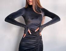 Оксамитова сукня із зав'язкою на ніжку з трояндою Оксамитова сукня із зав'язкою на ніжку з трояндою | PUSHKA SHOP