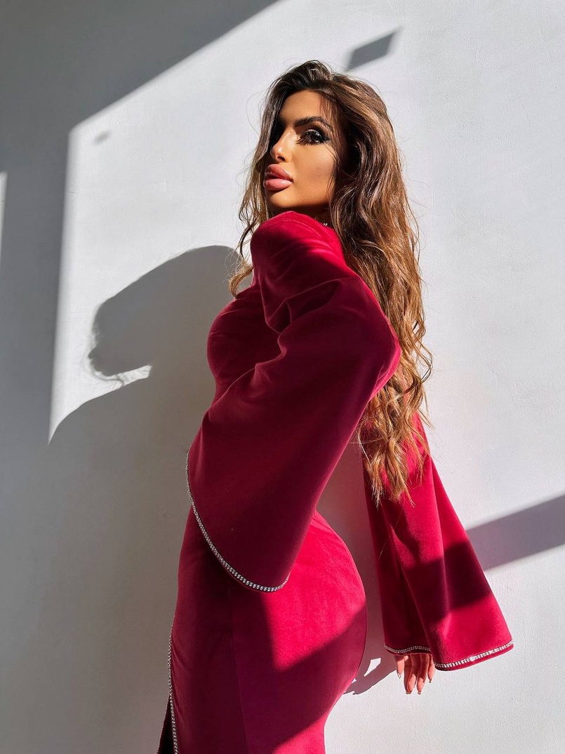 Оксамитова сукня міді з розкльошеними рукавами декорована стразами  | PUSHKA SHOP