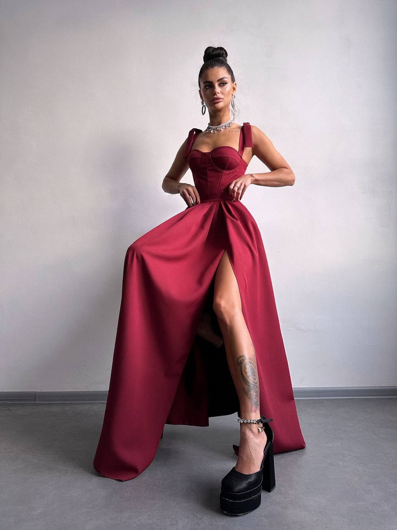 Сукня максі із чашечками та корсетним верхом Сукня максі із чашечками та корсетним верхом | PUSHKA SHOP