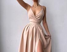 Сукня максі на тонких бретелях з розрізом на спідниці Сукня максі на тонких бретелях з розрізом на спідниці | PUSHKA SHOP