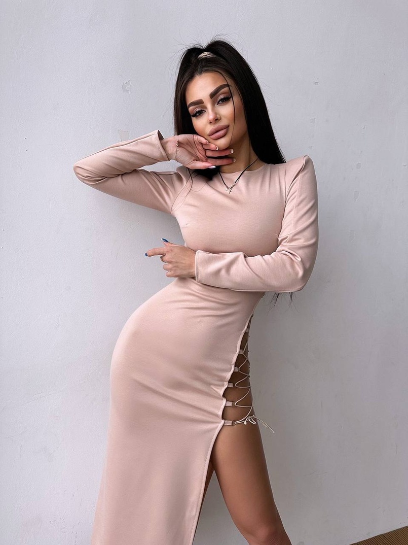 Сукня міді з підплічниками та шнурівкою Розмір вирізу можна регулювати шнурівкою | PUSHKA SHOP