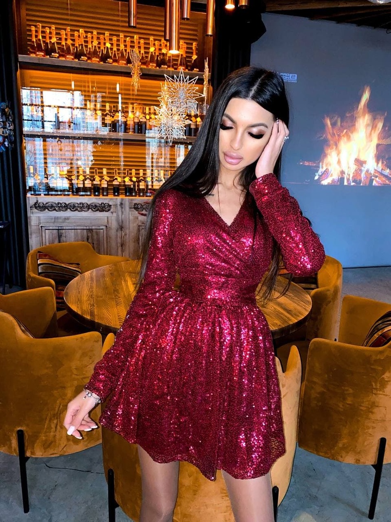 Платье в пайетки с широким поясом и завязками на талии Платье в пайетки с широким поясом и завязками на талии | PUSHKA SHOP