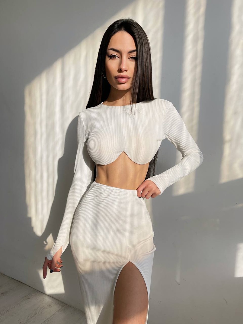 Трикотажный комплект: топ с чашечками push up + юбка миди с разрезом Трикотажный комплект: топ с чашечками push up + юбка миди с разрезом | PUSHKA SHOP