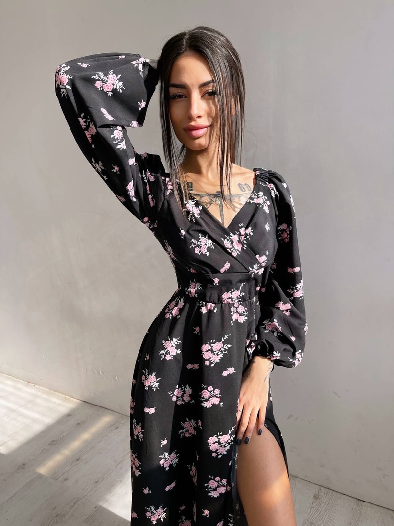 Цветочное платье-миди с разрезом и объемными рукавами Цветочное платье-миди с разрезом и объемными рукавами | PUSHKA SHOP