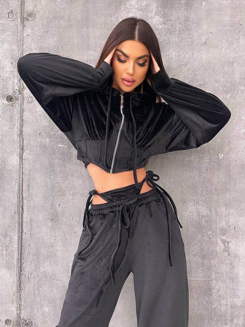 Велюровий комплект: кофта з корсетними елементами + джогери з імітацією трусиків Велюровий комплект: кофта з корсетними елементами + джогери з імітацією трусиків | PUSHKA SHOP