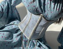 Сукня асиметричного крою з розкльошеними рукавами + корсет декорований стразами Ручна робота Сукня асиметричного крою з розкльошеними рукавами + корсет декорований стразами Ручна робота | PUSHKA SHOP