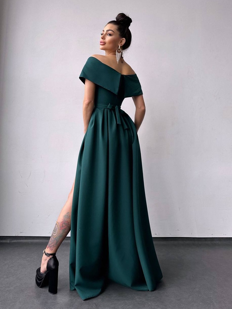 Сукня максі  з відкритими плечима та розрізом на спідниці Сукня максі  з відкритими плечима та розрізом на спідниці | PUSHKA SHOP