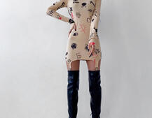 Платье с креативным принтом и металлическими застежками  | PUSHKA SHOP