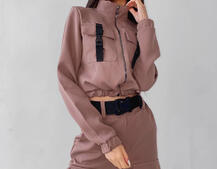 Костюм с брюками-карго декорированный застежками-фастекс Костюм с брюками-карго декорированный застежками-фастекс | PUSHKA SHOP