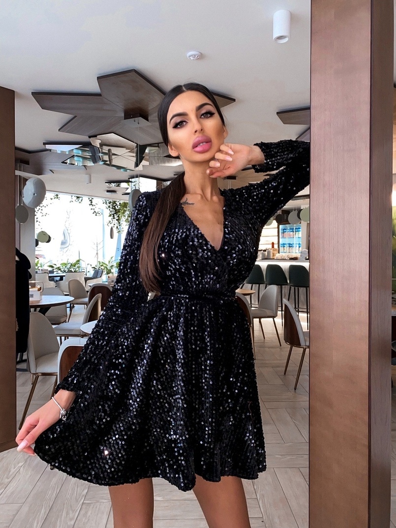 Платье с пайетками и запахом на груди Платье с пайетками и запахом на груди | PUSHKA SHOP