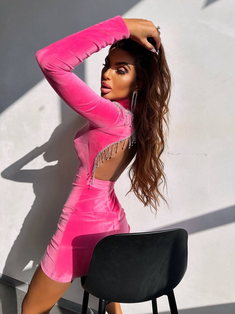 Оксамитова сукня з відкритою спинкою, декорована бахромою зі страз Оксамитова сукня з відкритою спинкою, декорована бахромою зі страз | PUSHKA SHOP