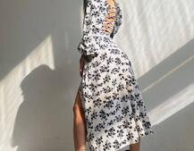 Цветочное платье-миди со шнуровкой на спинке и разрезом на ножке  Цветочное платье-миди со шнуровкой на спинке и разрезом на ножке  | PUSHKA SHOP