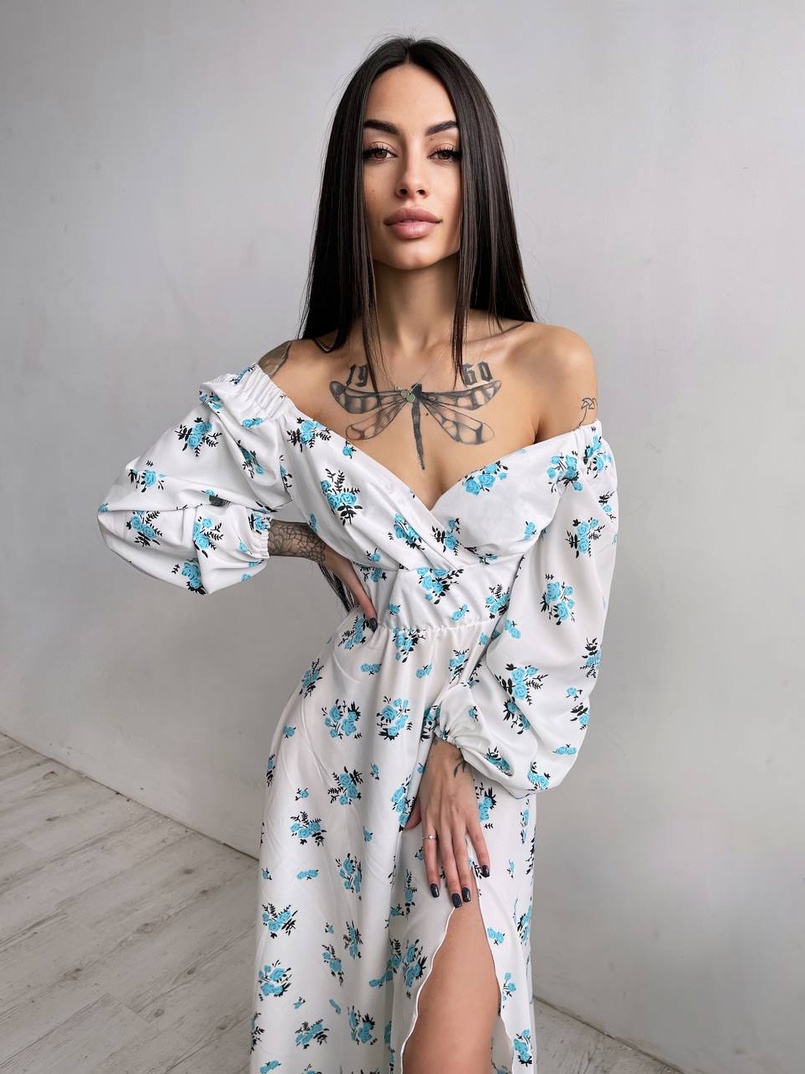 Цветочное платье-миди с разрезом и объемными рукавами Цветочное платье-миди с разрезом и объемными рукавами | PUSHKA SHOP