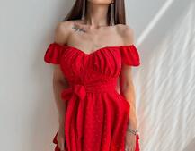 Платье со сборкой на груди и пышной юбкой Платье со сборкой на груди и пышной юбкой | PUSHKA SHOP