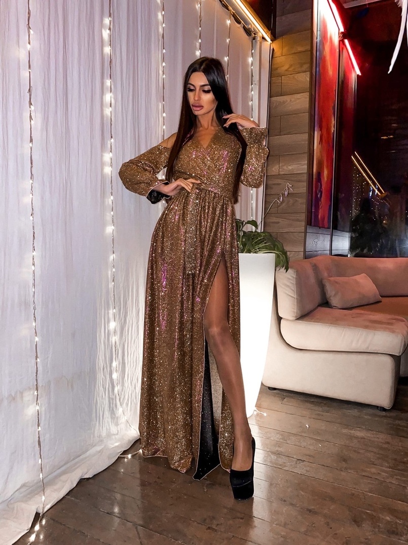 Сияющее макси платье с вырезами на плечах Сияющее макси платье с вырезами на плечах | PUSHKA SHOP