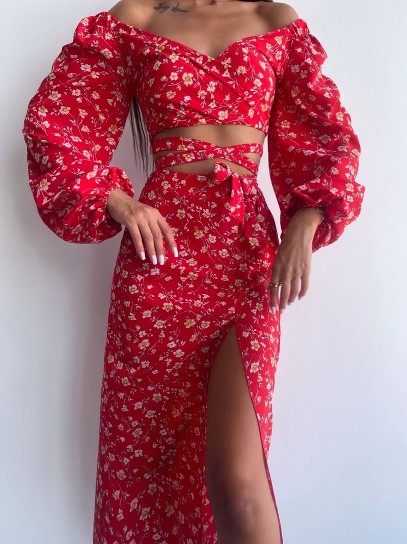 Квітковий комплект: топ із зав'язками на талії + спідниця міді з розрізом Квітковий комплект: топ із зав'язками на талії + спідниця міді з розрізом | PUSHKA SHOP