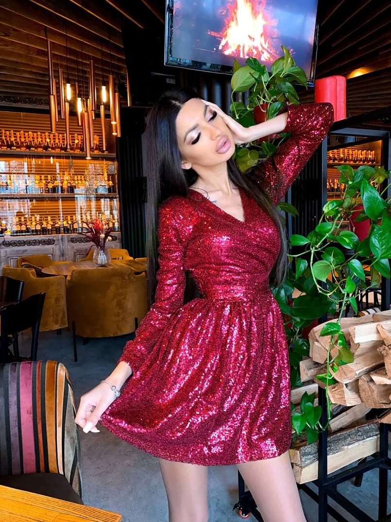 Платье в пайетки с широким поясом и завязками на талии Платье в пайетки с широким поясом и завязками на талии | PUSHKA SHOP