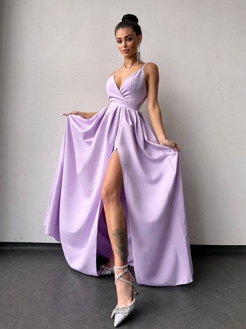 Сукня максі на тонких бретелях з розрізом на спідниці Сукня максі на тонких бретелях з розрізом на спідниці | PUSHKA SHOP