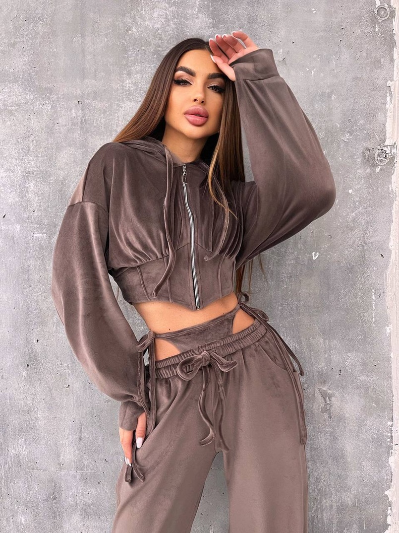 Велюровий комплект: кофта з корсетними елементами + джогери з імітацією трусиків Велюровий комплект: кофта з корсетними елементами + джогери з імітацією трусиків | PUSHKA SHOP