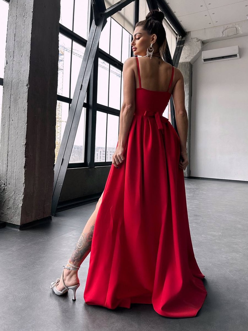 Сукня максі на тонких бретелях з розрізом на спідниці  | PUSHKA SHOP