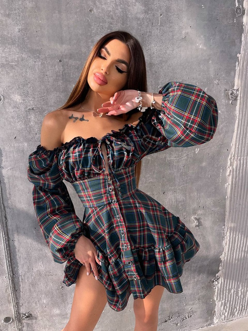 Сукня з об'ємними рукавами та пишною спідницею Сукня з об'ємними рукавами та пишною спідницею | PUSHKA SHOP