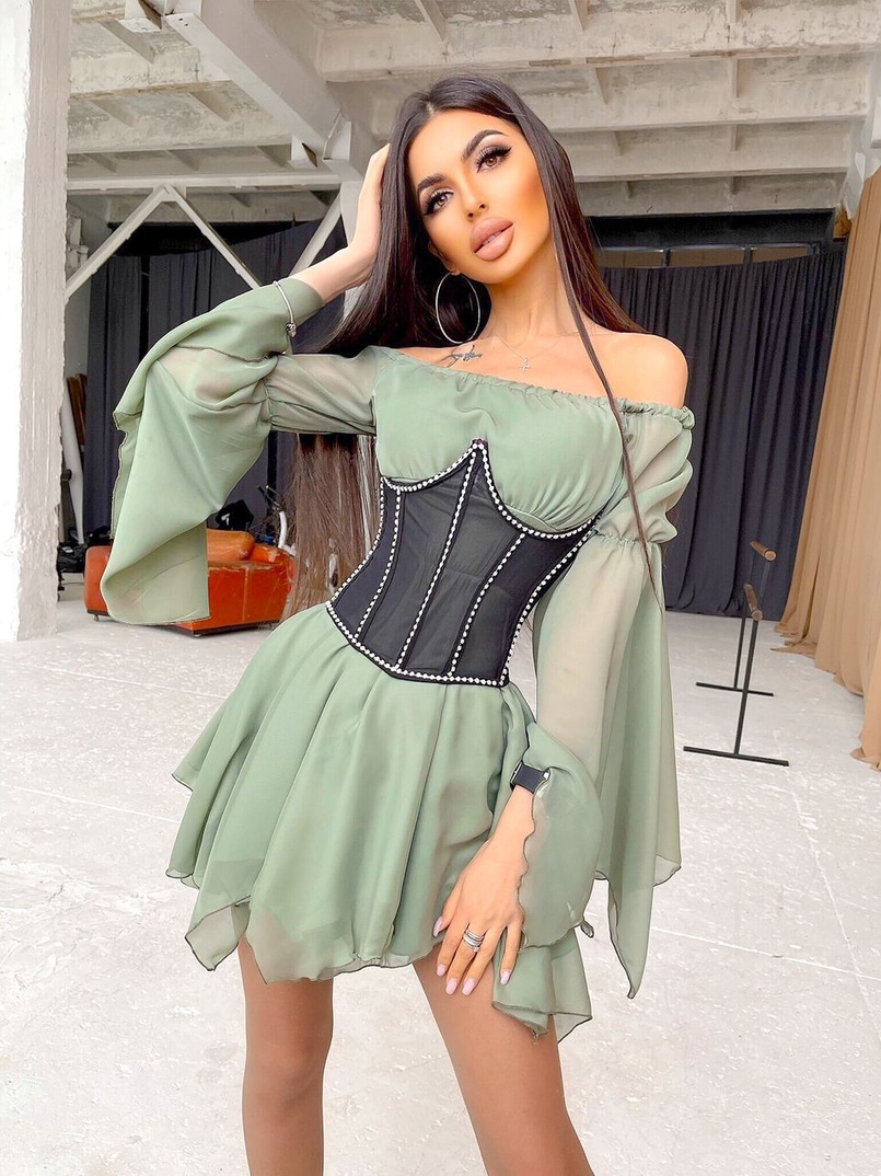 Шифоновое платье ассиметричного кроя с расклешенными рукавами + корсет декорированный стразами Шифоновое платье ассиметричного кроя с расклешенными рукавами + корсет декорированный стразами | PUSHKA SHOP