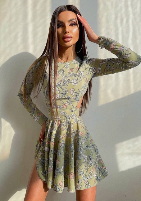 Приталенное платье с открытой спинкой в цветочный принт  | PUSHKA SHOP