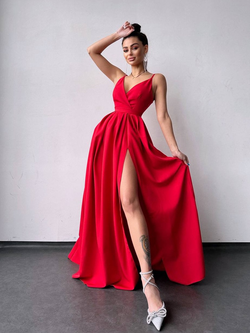 Сукня максі на тонких бретелях з розрізом на спідниці  | PUSHKA SHOP