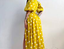 Платье миди в горох с запахом и объемными рукавами Платье миди в горох с запахом и объемными рукавами | PUSHKA SHOP