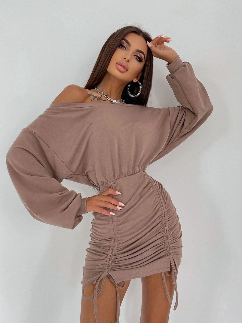 Платье-мини со сборкой на юбке Платье-мини со сборкой на юбке | PUSHKA SHOP