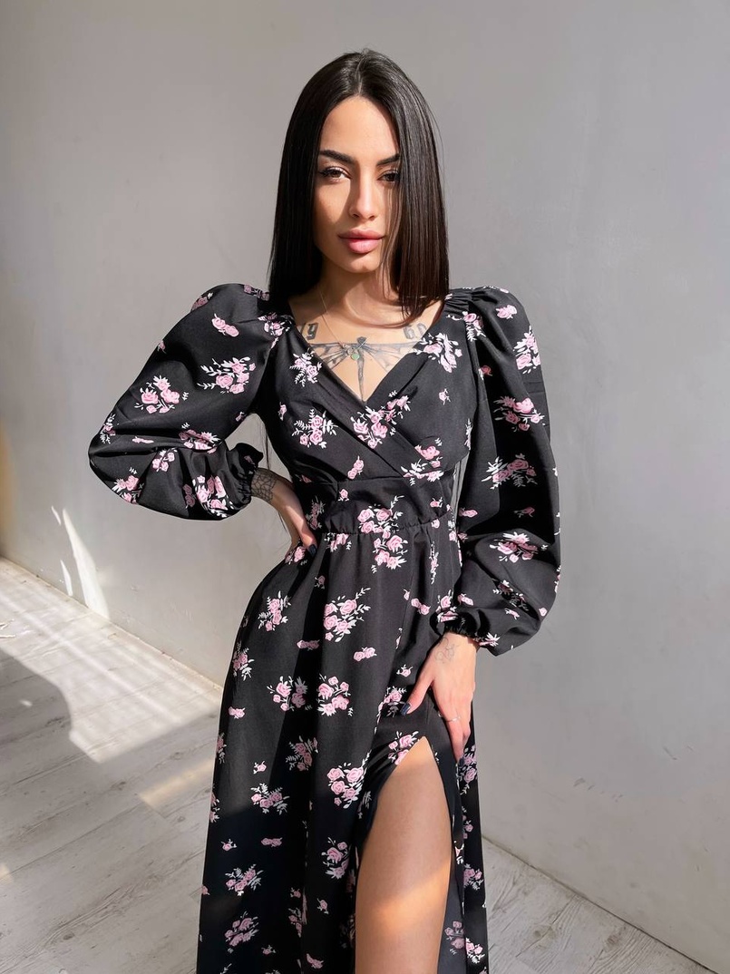 Цветочное платье-миди с разрезом и объемными рукавами Цветочное платье-миди с разрезом и объемными рукавами | PUSHKA SHOP